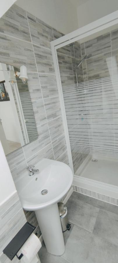 Chaleureuse Petite Maison De Bourg Beaumont-sur-Sarthe Exterior foto